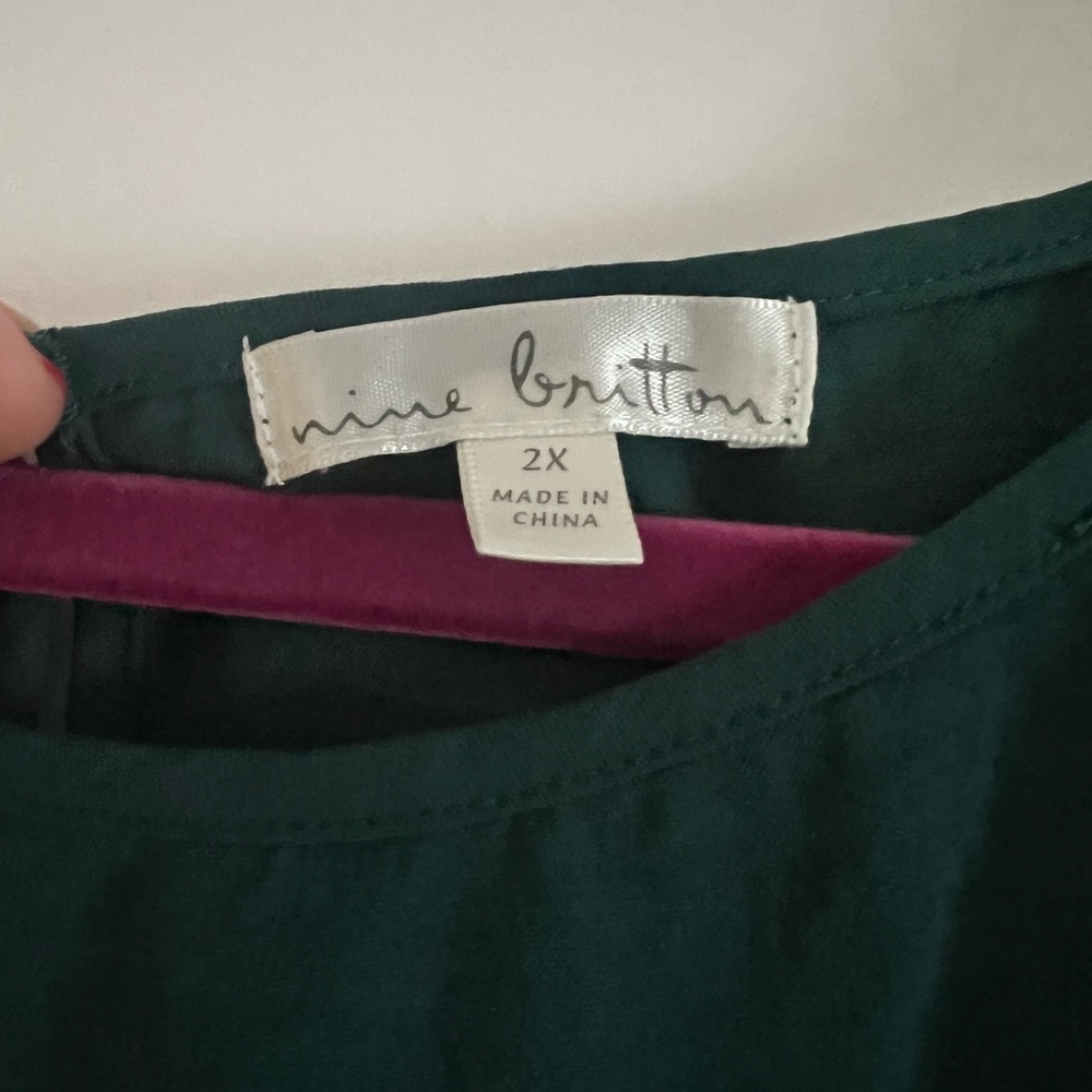 Nine Britton Women’s Green Long Sleeve Blouse - Classic Crewneck - Picture 8 of 9